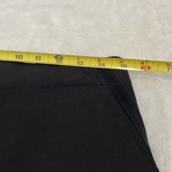 Lady Hagen Black size 6 skort, has pockets perfect for a round of golf - Picture 15 of 16
